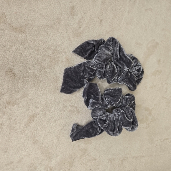 (2) London Charlie Amy 3-Piece Scrunchie Sets - Picture 6 of 6